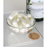 Vignette d'un bol de pilules blanches à côté d'un flacon de Swanson Inosine - 500 mg 60 gélules végétales.