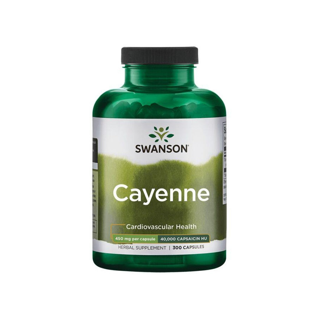Un flacon vert Swanson avec une étiquette blanche contenant Cayenne - 450 mg 300 gélules.