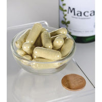 Vignette de Swanson Maca - 500 mg 100 gélules dans un bol à côté d'une bouteille de Swanson Maca.