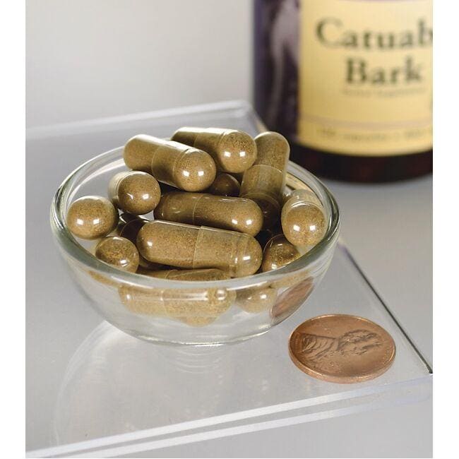 Swanson Écorce de catuaba - 465 mg 120 gélules dans un bol à côté d'une bouteille.