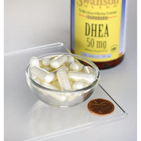Vignette d'un bol de Swanson DHEA - 50 mg 120 gélules à côté d'une bouteille de Swanson DHEA - 50 mg 120 gélules.